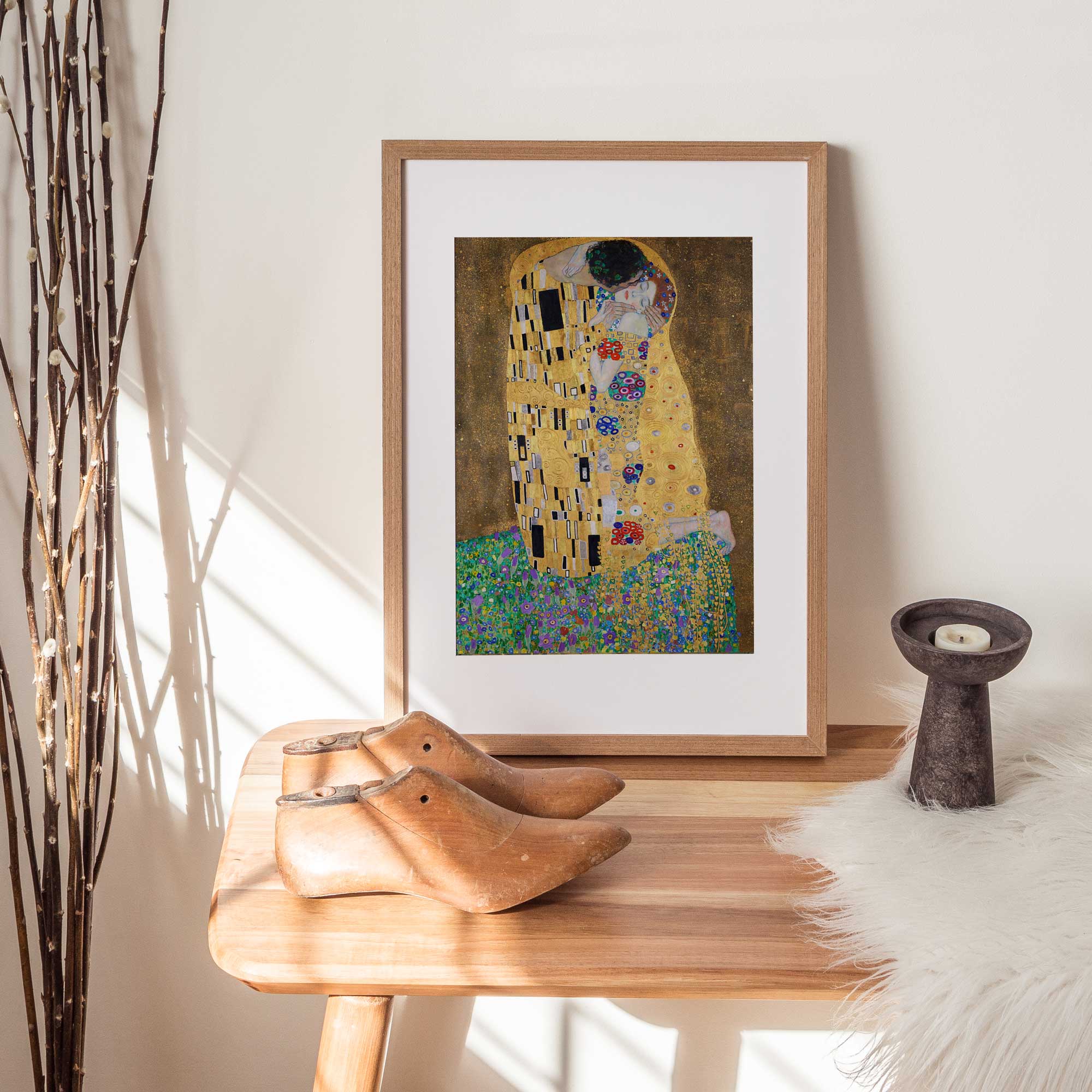 Gustav Klimt – The Kiss, vintage golden fine art print in wooden frame on a console table